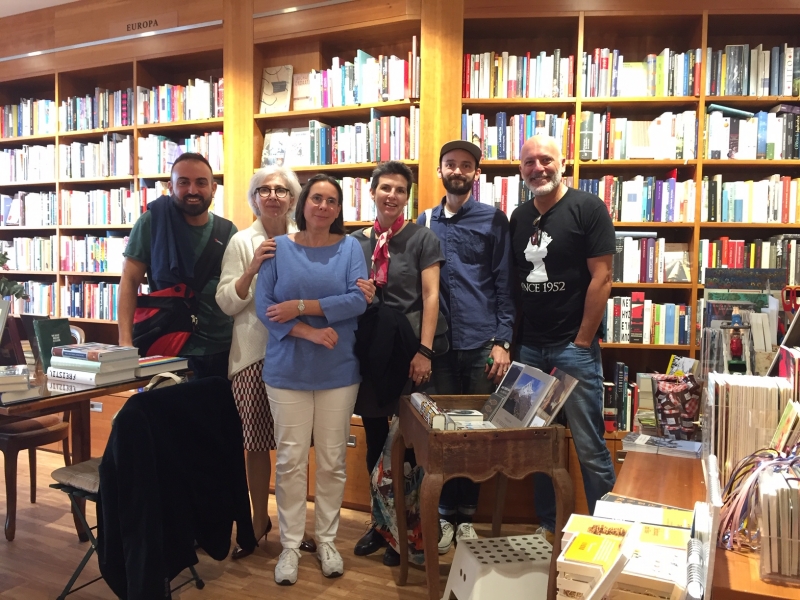 Lyn Roberts (third from right) at her favorite bookstore in Frankfurt, Buchhandlung Weltenleser (Bookstore World Reader), where books are shelved according to setting, with owner Maria Lucia Klocker (second from left), Dylan Brown (second from right), and Italian bookseller Andreas Geloni of Nina La Liberia.